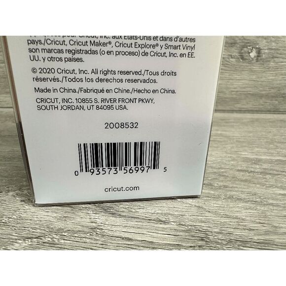 Cricut Smart Vinyl - Permanent 13 in x 12 ft Red - Picture 3 of 7